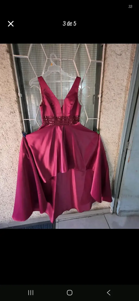 Vestido de fiesta rojo con escote en V - 2