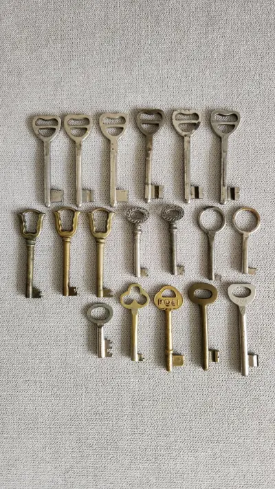 Lote de Llaves Antiguas de Colección - miniatura 1