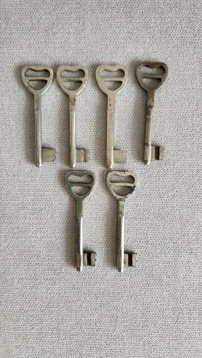 Lote de Llaves Antiguas de Colección - miniatura 2