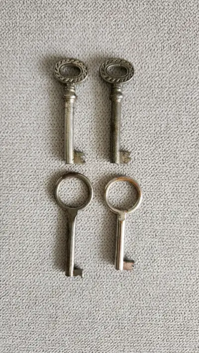 Lote de Llaves Antiguas de Colección - miniatura 4