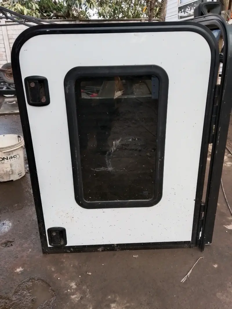 Puerta para remolque con ventana y ventana - 2