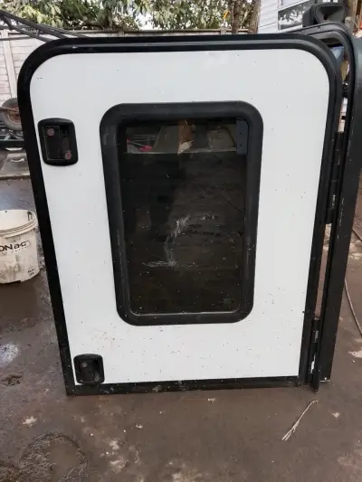 Puerta para remolque con ventana y ventana - miniatura 2