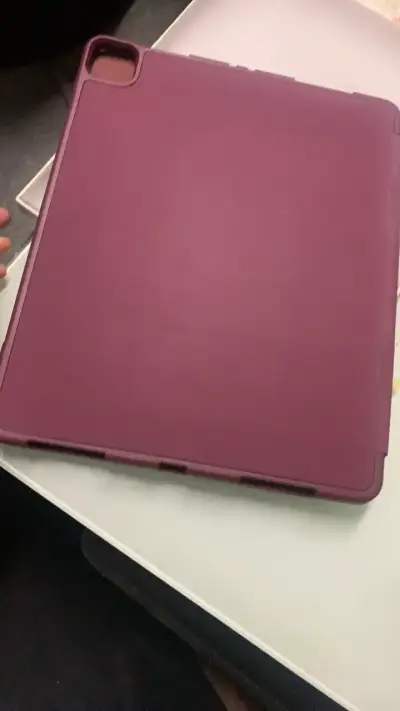 Funda protectora morada para tablet - miniatura 1