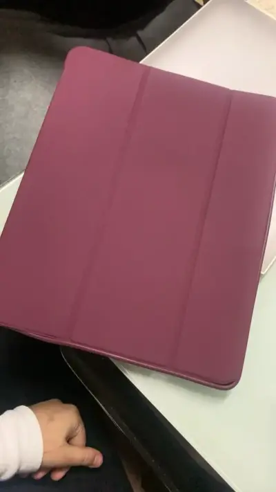 Funda protectora morada para tablet - miniatura 3
