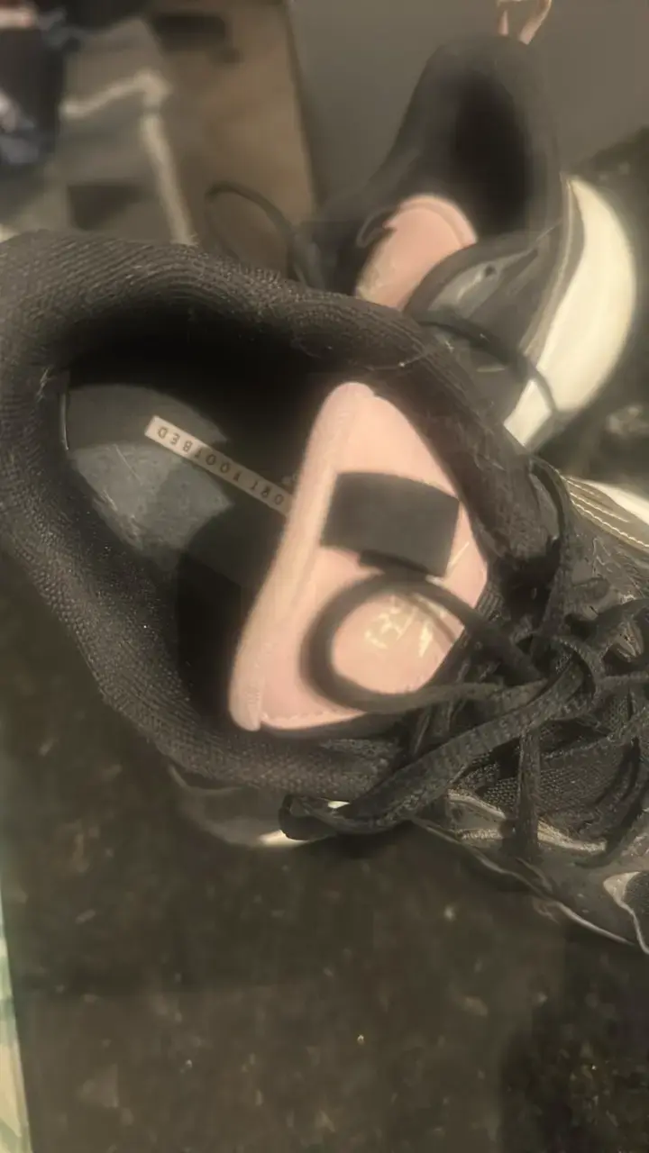 Zapatillas deportivas negras con detalles rosados - 3