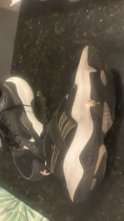 Zapatillas deportivas negras con detalles rosados - miniatura 4