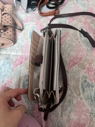 Cartera cruzada Nine West beige con diseño elegante - miniatura 1