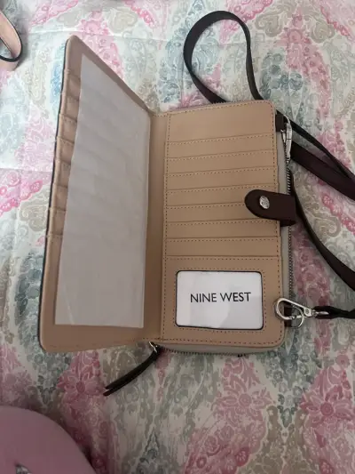 Cartera cruzada Nine West beige con diseño elegante - miniatura 2