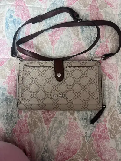 Cartera cruzada Nine West beige con diseño elegante - miniatura 3