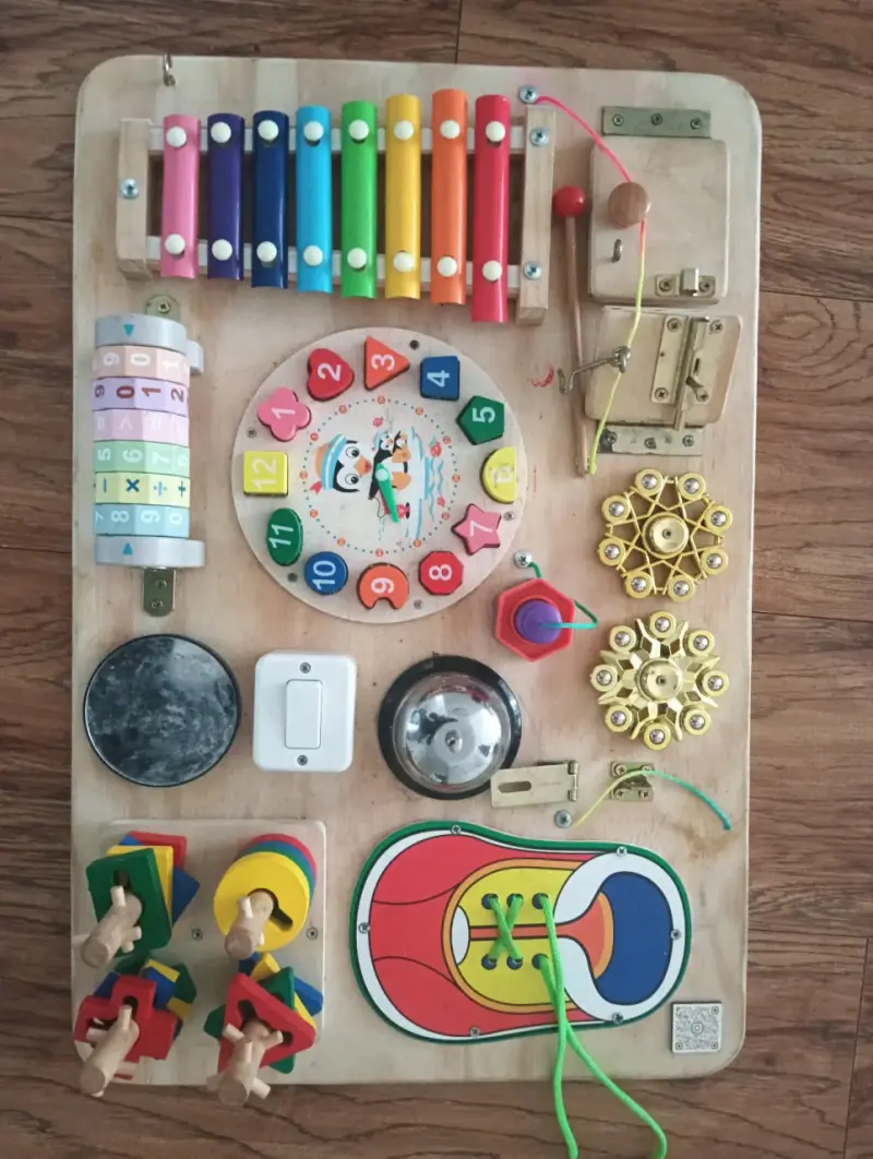 Tablero Montessori de Actividades para Niños