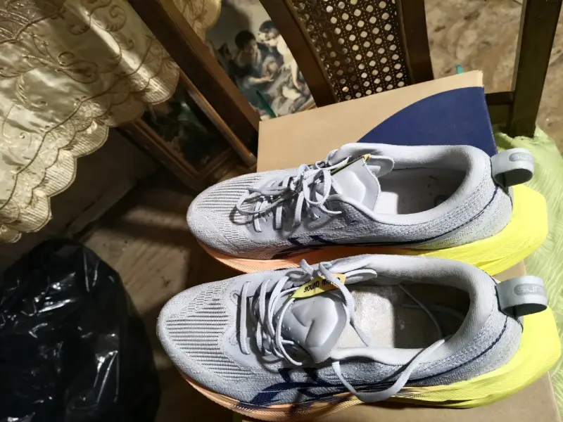 Zapatillas deportivas Asics color gris y amarillo - 5