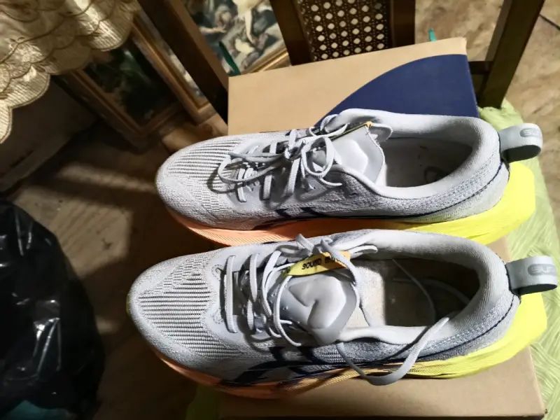 Zapatillas deportivas Asics color gris y amarillo - 6