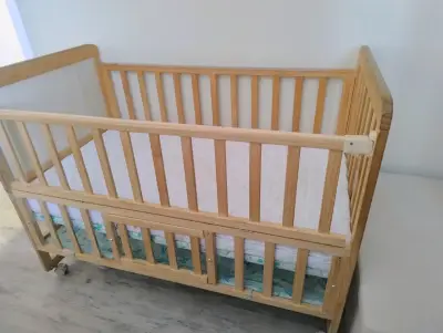 Cuna de madera para bebé con colchón (colecho) - miniatura 2