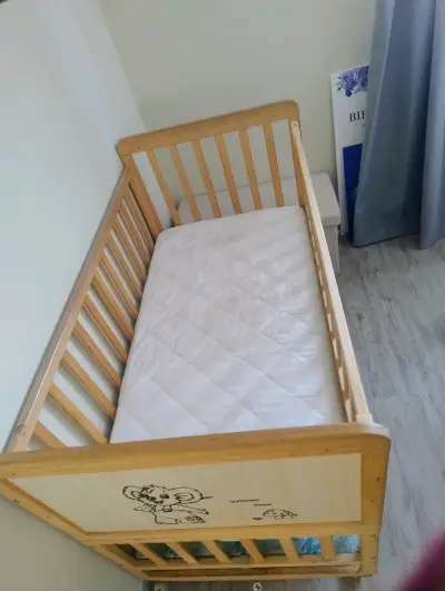 Cuna de madera para bebé con colchón (colecho) - miniatura 3