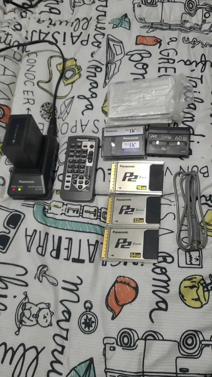 Cámara Panasonic AG-HPX250 con Accesorios - 1