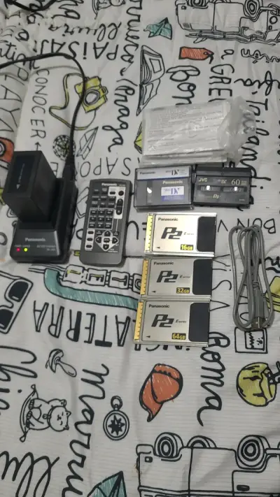 Cámara Panasonic AG-HPX250 con Accesorios - miniatura 1