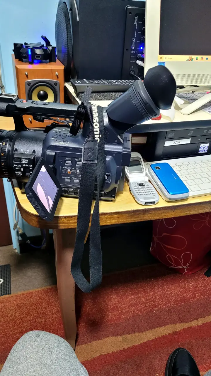 Cámara Panasonic AG-HPX250 con Accesorios - 2