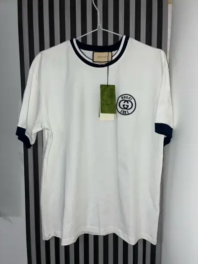 Polera Gucci blanca con detalles azul marino - miniatura 1