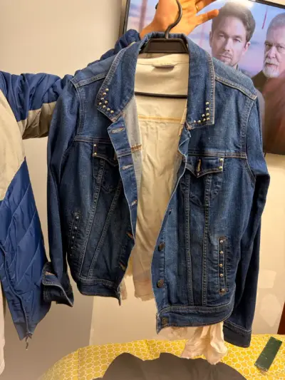 Chaqueta de mezclilla con diseño de Mickey Mouse - miniatura 1