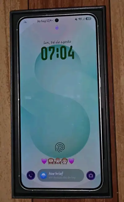 Smartphone Samsung Galaxy S25+ con caja - miniatura 3