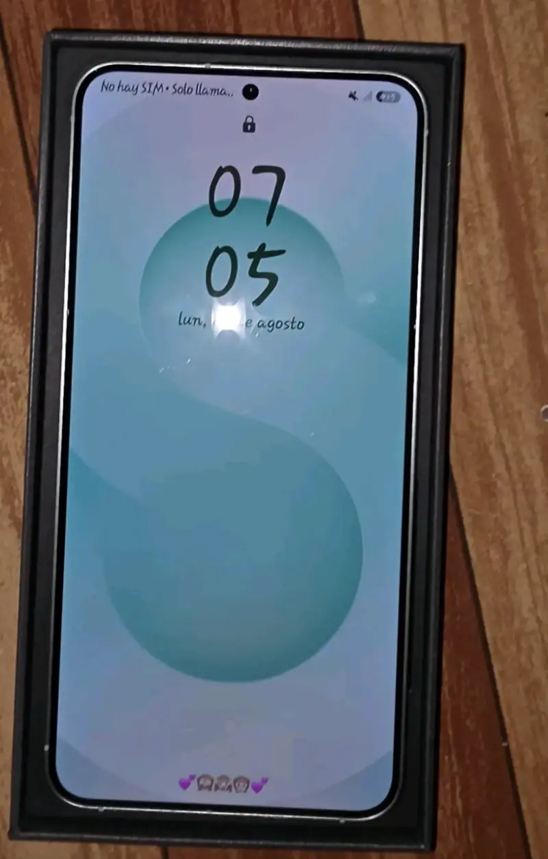 Smartphone Samsung Galaxy S25+ con caja - 4