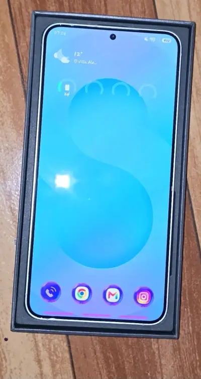 Smartphone Samsung Galaxy S25+ con caja - miniatura 5
