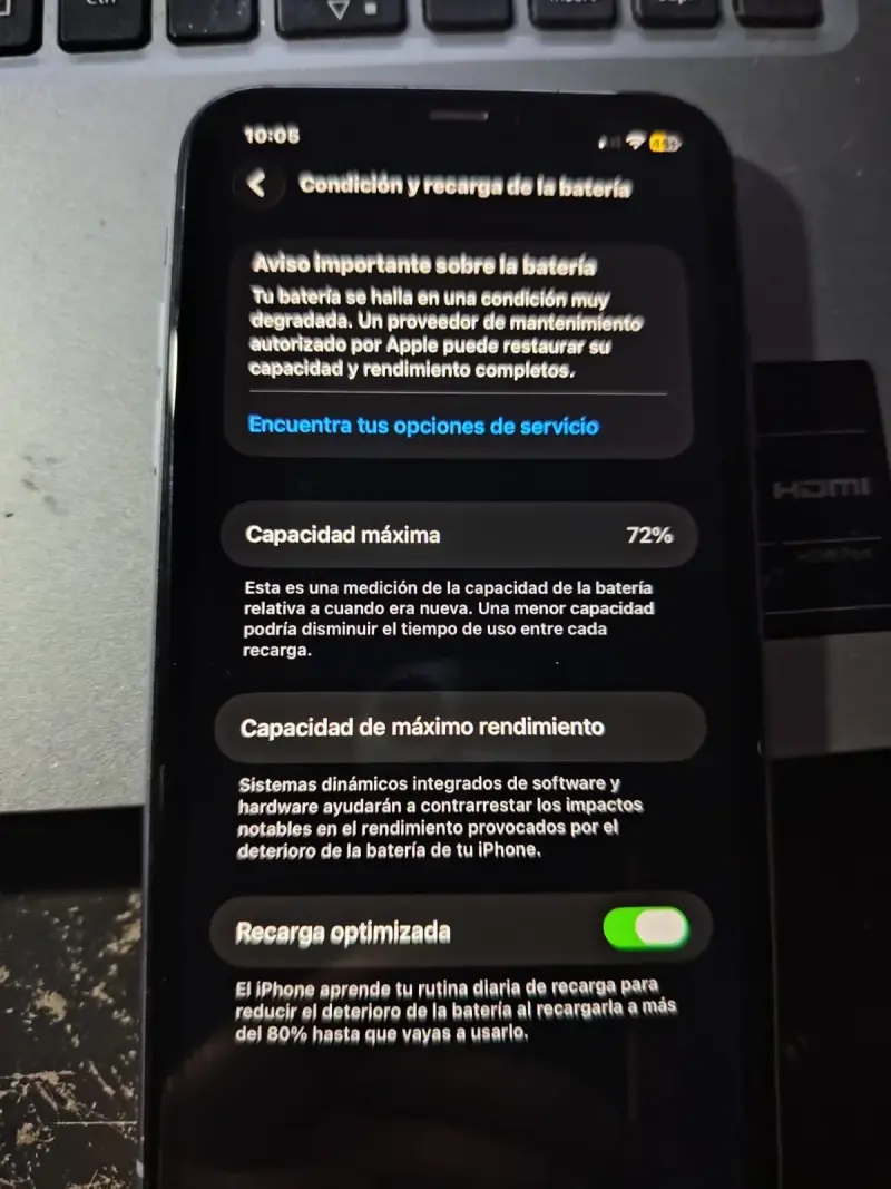 iPhone con pantalla rota y batería al 72% - 2