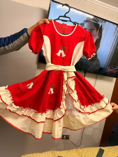 Vestido huasa de niña rojo con bordado floral - miniatura 3