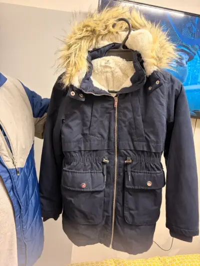 Parka azul con capucha de piel sintética para niños H&M - miniatura 3