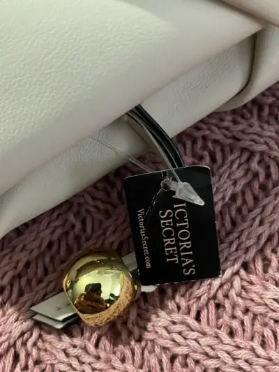 Estuche de mano blanco Victoria's Secret elegante - miniatura 2