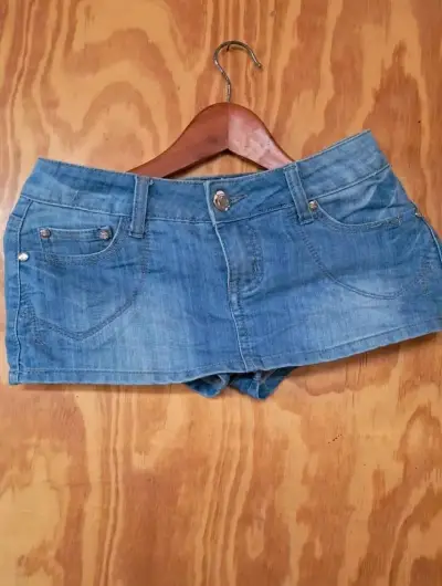 Mini-mini falda de mezclilla azul para mujer - miniatura 1