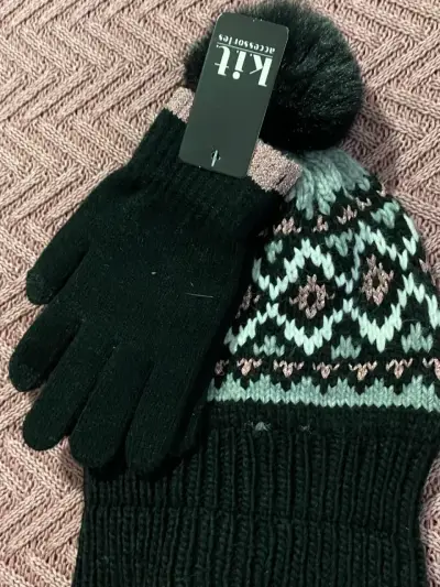 Set de gorro y guantes tejidos Kll - miniatura 1