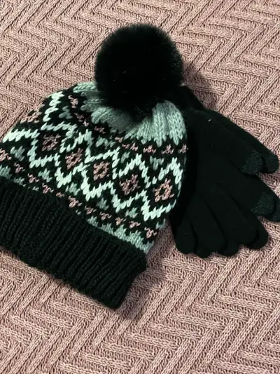 Set de gorro y guantes tejidos Kll - miniatura 2