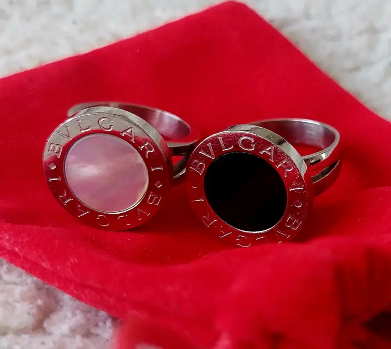 Anillos Bvlgari de acero inoxidable con piedras