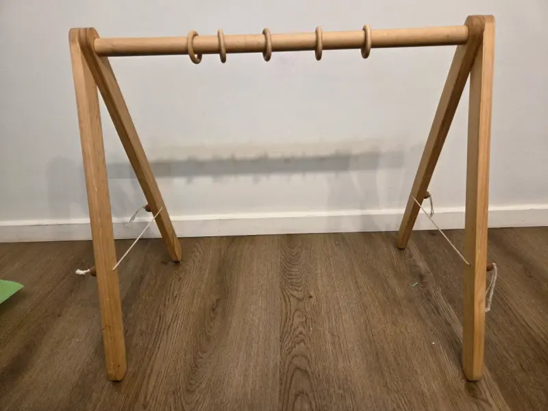 Gimnasio de madera para bebé con aros - 2