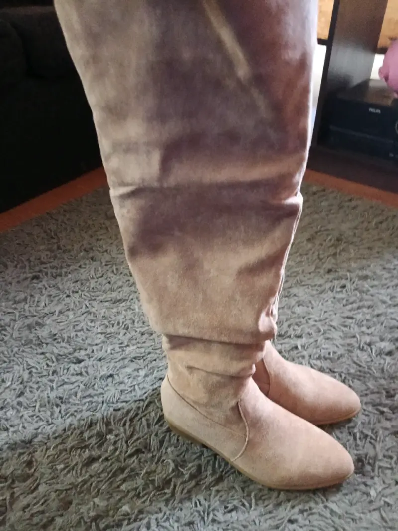Botas altas de gamuza beige para mujer - 1