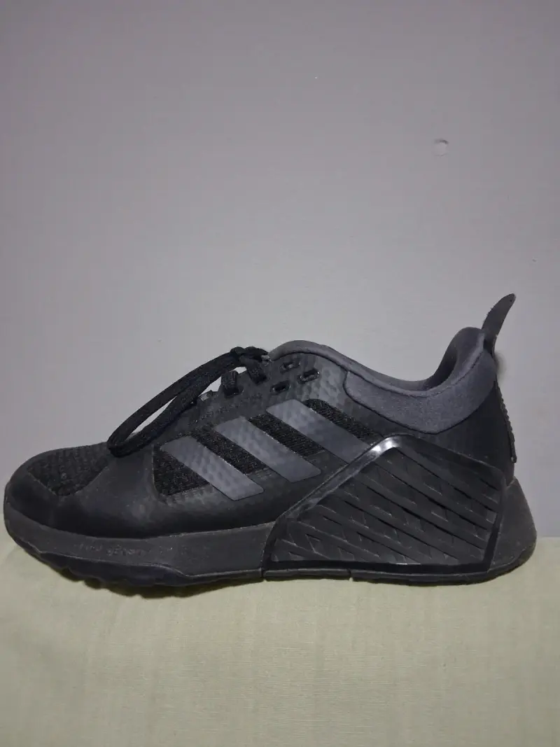 Zapatillas deportivas negras Adidas para mujeres - 1