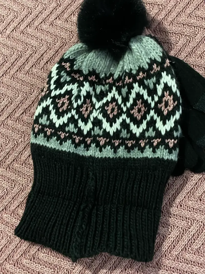 Set de gorro y guantes tejidos Kll - 4