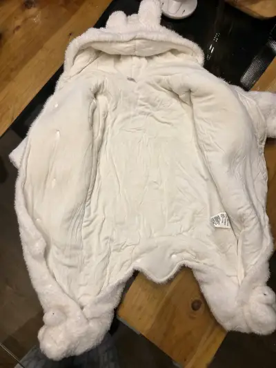 Enterito de bebé polar blanco con capucha - miniatura 3