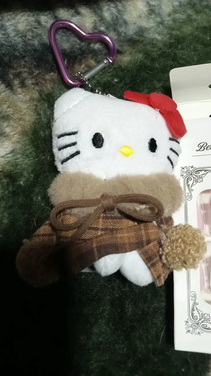Set de Hello Kitty con Llavero y Uñas y lapiz - 1
