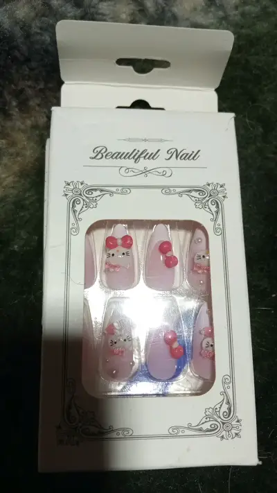 Set de Hello Kitty con Llavero y Uñas y lapiz - miniatura 2