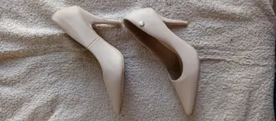 Zapatos de tacón beige - miniatura 1