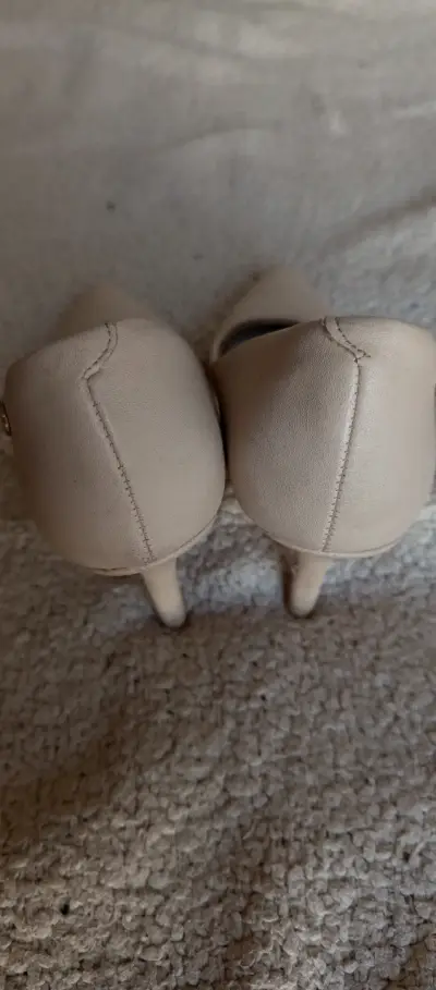 Zapatos de tacón beige - miniatura 4