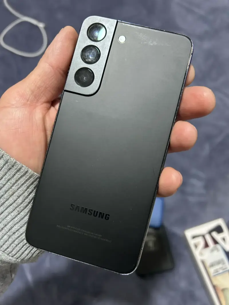Samsung Galaxy S22 como nuevo - 2