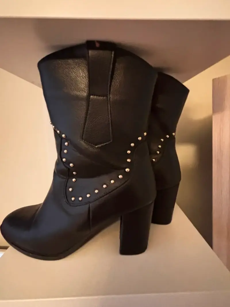 Botines de cuero negro con tachas para mujer - 2