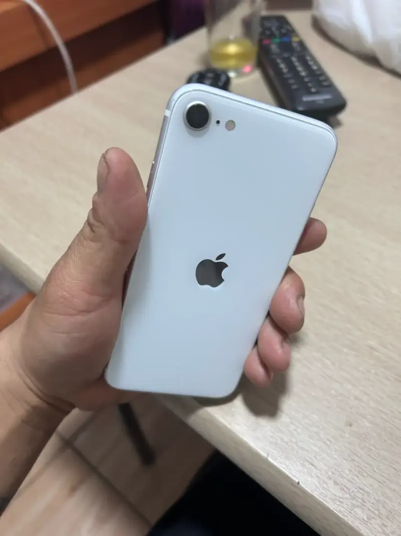 iPhone SE 2020 64GB Blanco en Buen Estado - 3