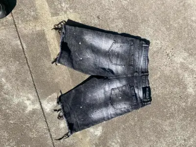 Shorts de mezclilla desgastados para hombre - miniatura 2