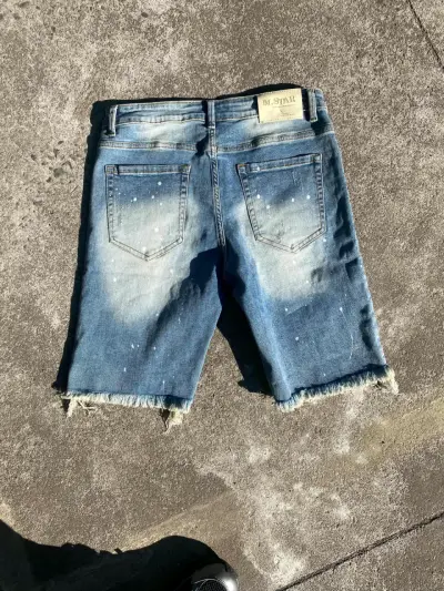 Shorts de mezclilla desgastados para hombre - miniatura 2