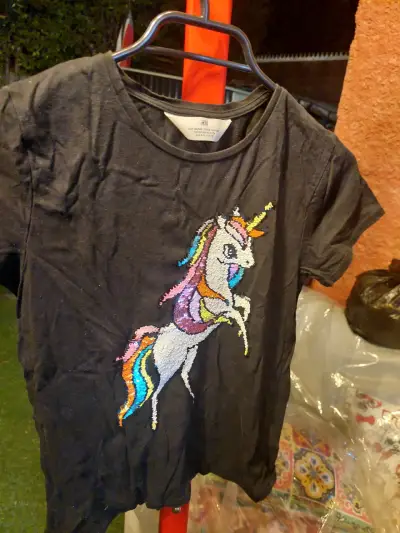Polera infantil negra con unicornio H&M - miniatura 1