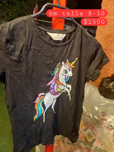 Polera infantil negra con unicornio H&M - miniatura 2